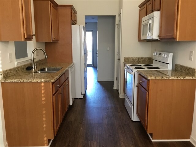 Foto del edificio - 5015 Croftwood Dr