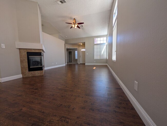 Building Photo - 1-STORY, 3- BEDROOM HOME AVAILABLE FOR REN...