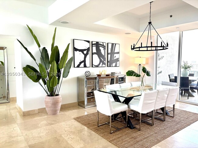 Building Photo - 15901 Collins Ave