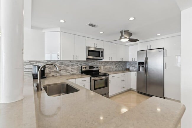 Building Photo - 3580 S Ocean Blvd