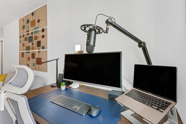 Foto del edificio - 64B W 37th St