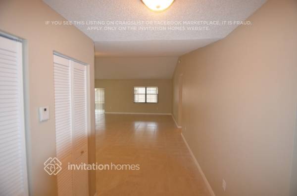 Foto del edificio - 6150 Hawkes Bluff Ave
