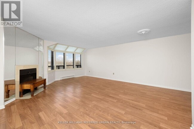 Building Photo - 255 The Donway W