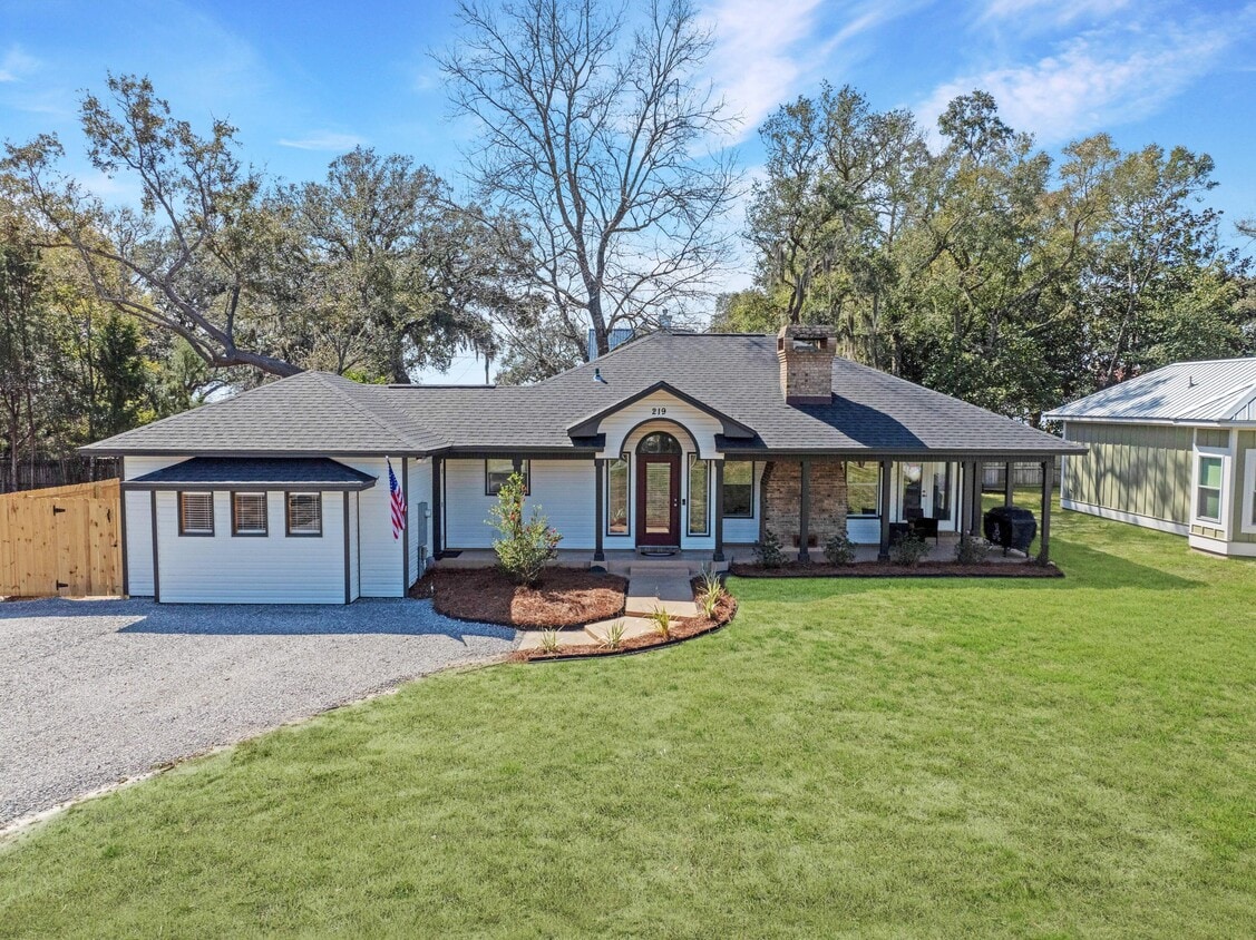 Primary Photo - 219 Satsuma Rd