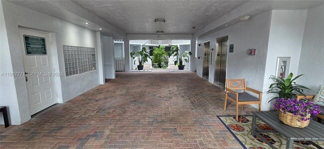 Foto del edificio - 10700 NW 66th St