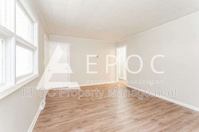 Building Photo - 209 Underhill St