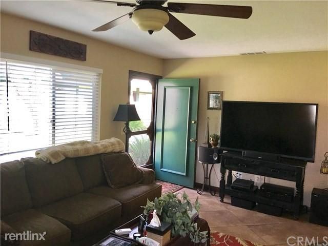 Building Photo - 2 br, 1 bath Condo - 1722 N Oak Knoll