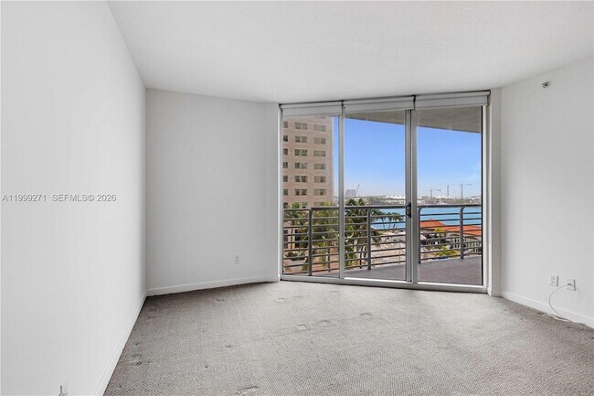 Foto del edificio - 335 S Biscayne Blvd