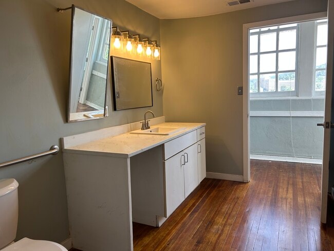 Building Photo - 125 Oak Street apartments