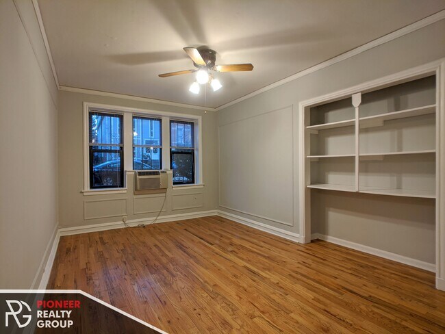 Building Photo - 832 W Wolfram St