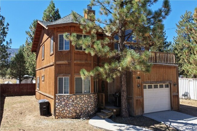 Building Photo - 2104 2nd Ln