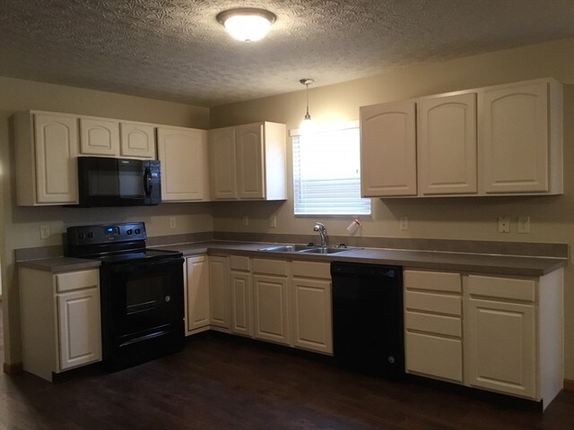 Building Photo - 113 Merriston Cir