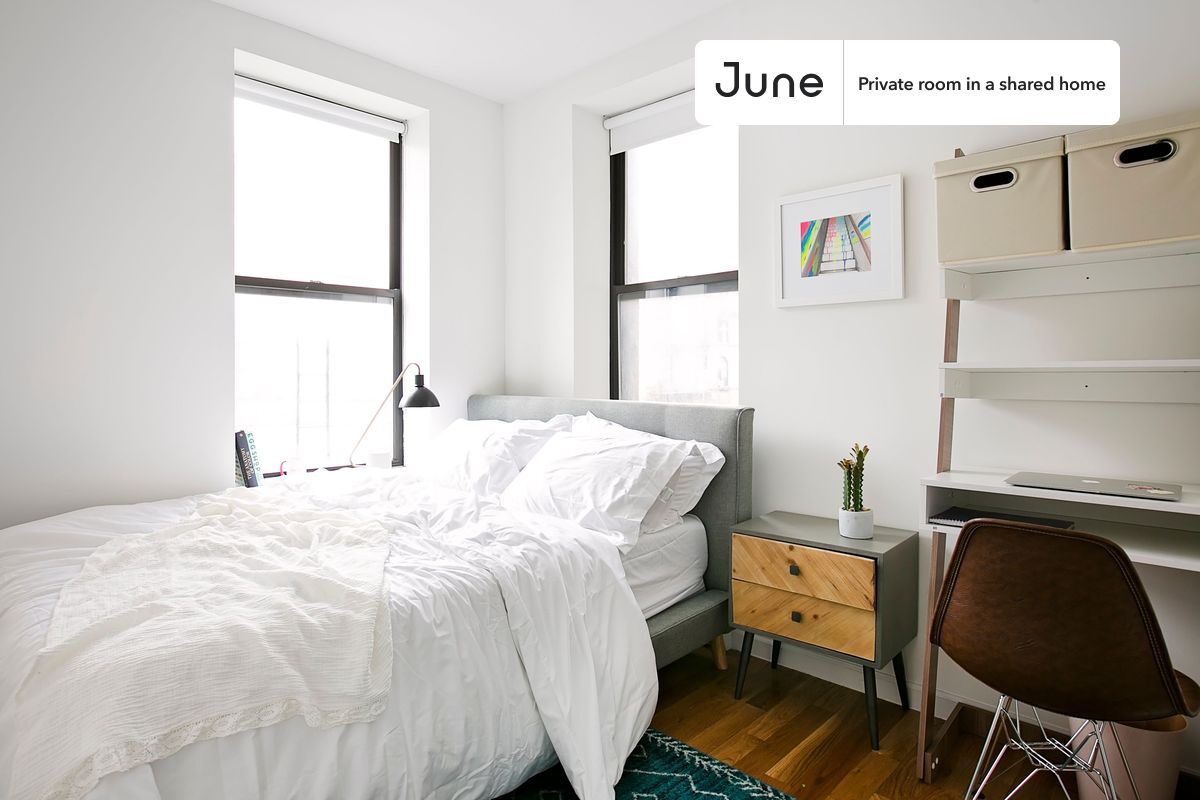Foto principal - Private bedroom in 3 bed/2 bath Home