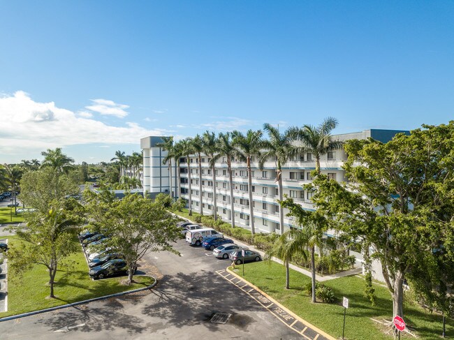 Estacionamiento - The Rise Apartments