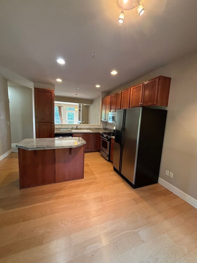 Building Photo - 5cart01