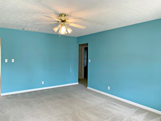 Building Photo - 3755 Carmona Dr