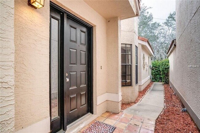 Foto del edificio - 1030 Knoll Wood Ct