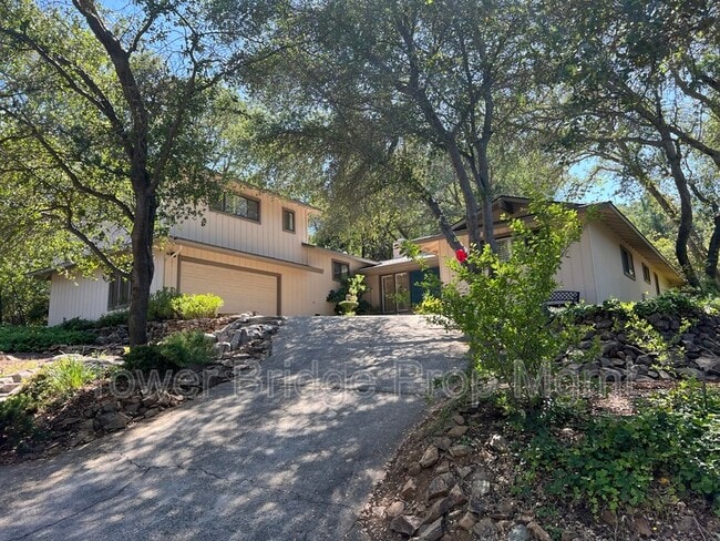 Building Photo - 2628 Tam O Shanter Dr