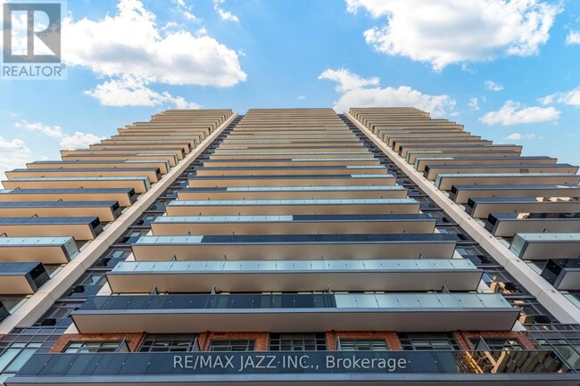 Photo du bâtiment - 2545-2545 Simcoe St N