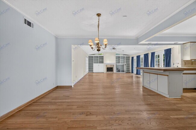 Foto del edificio - 3550 Ainsworth Dr