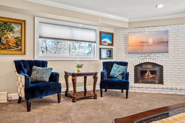 Building Photo - Work Friendly Renovated Home in University...
