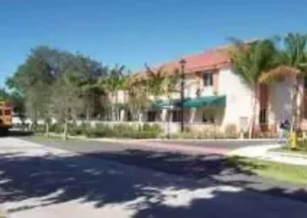 Primary Photo - 6640-6658 Town Square Dr