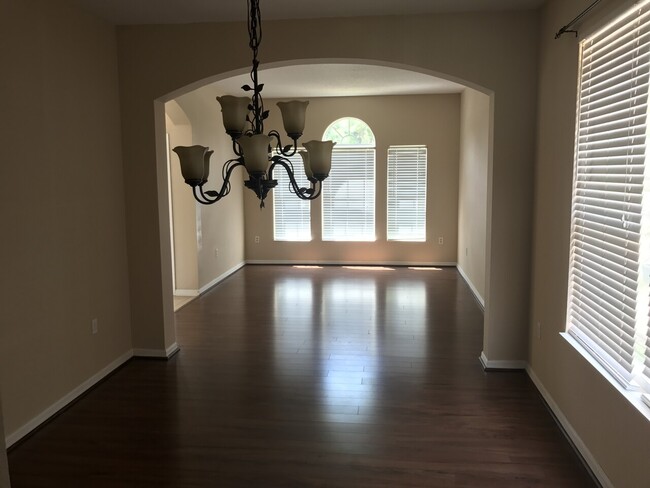 Building Photo - Bella Vida Rental