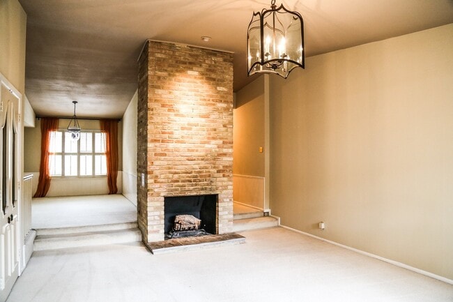 Building Photo - ALAMO HEIGHTS CONDO