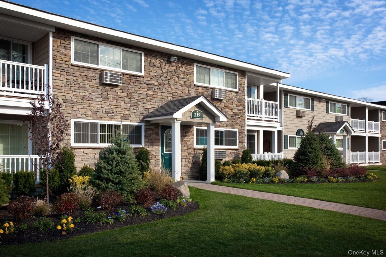 Foto principal - 52 Johnson Ave