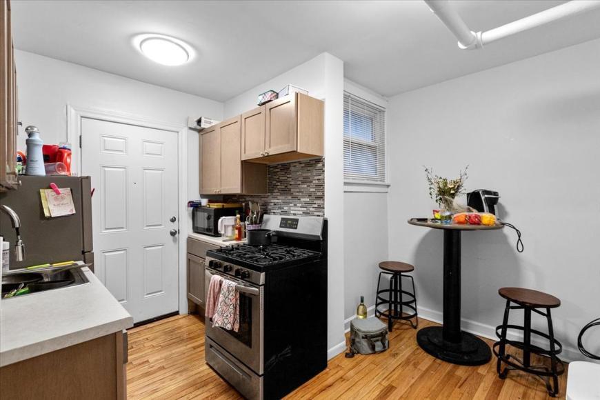 Primary Photo - 2 bedroom in Chicago IL 60657