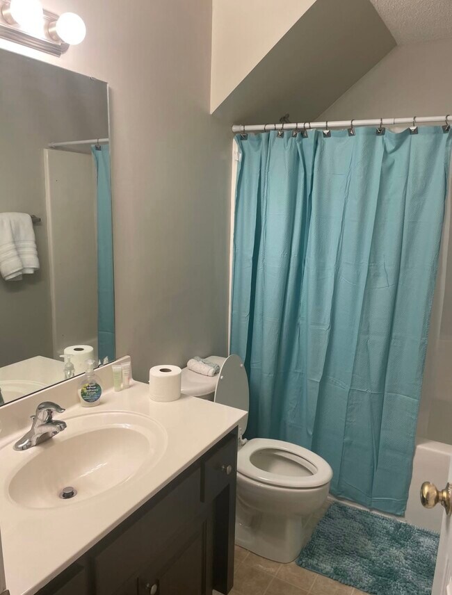 Master Bath - 279 N Oak Ave