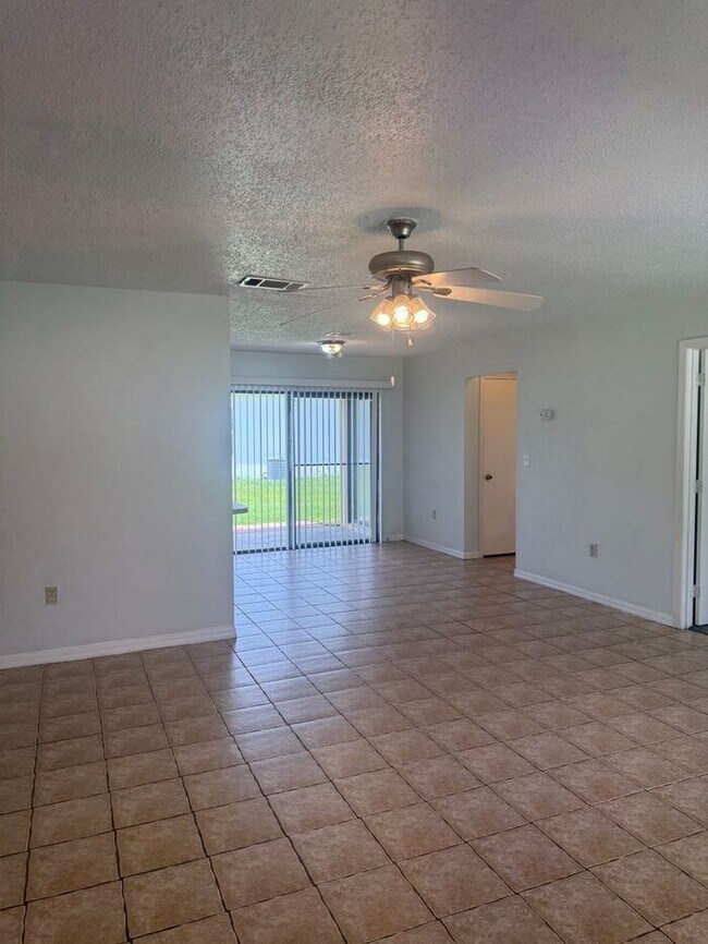 Foto del edificio - Duplex in Poinciana