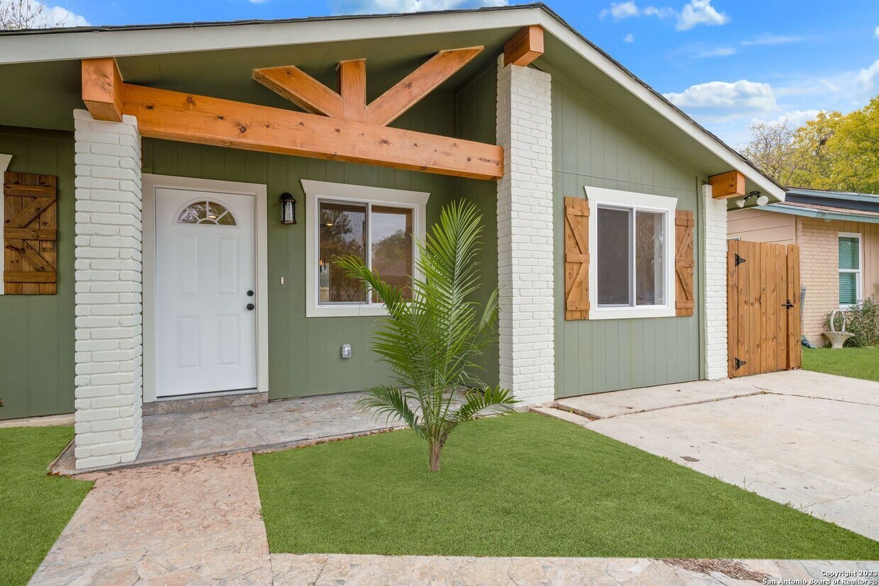 Foto principal - Charming Home Awaits: Spacious & Modern Li...