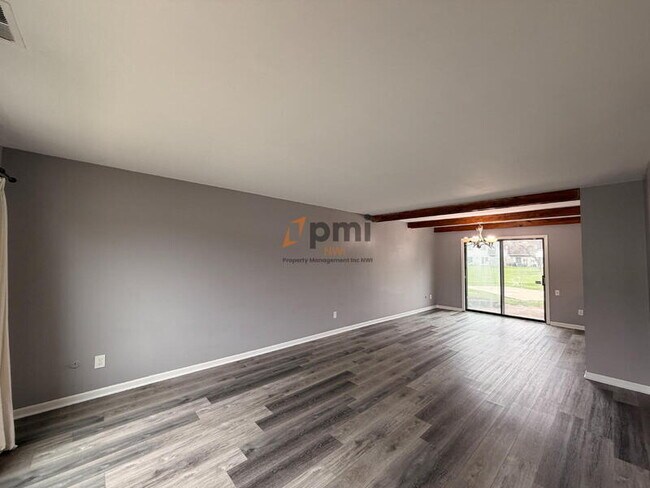 Foto del edificio - 354 E 60th Dr