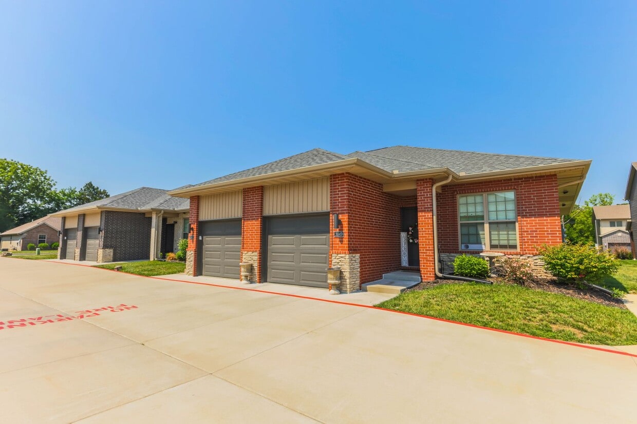 Primary Photo - NEW LUXURY 2 BED 2 BATH 1 CAR GARAGE DUPLE...