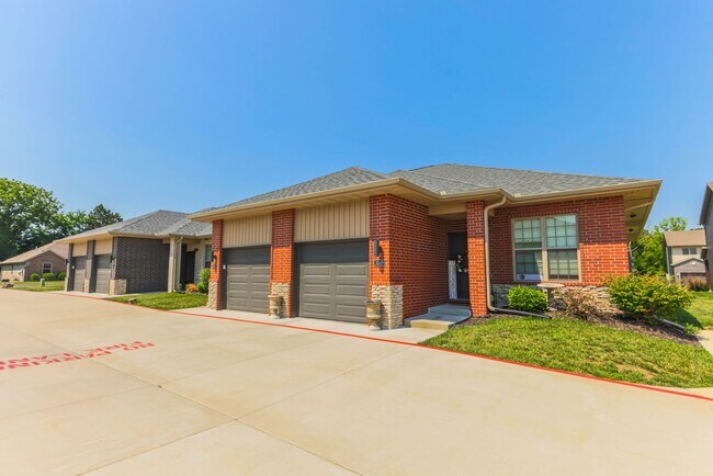 Foto del edificio - NEW LUXURY 2 BED 2 BATH 1 CAR GARAGE DUPLEX