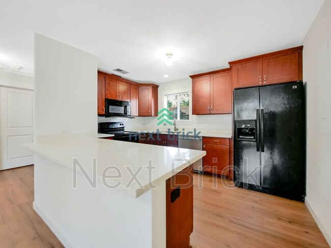 Building Photo - 3036 SW Roxbury St
