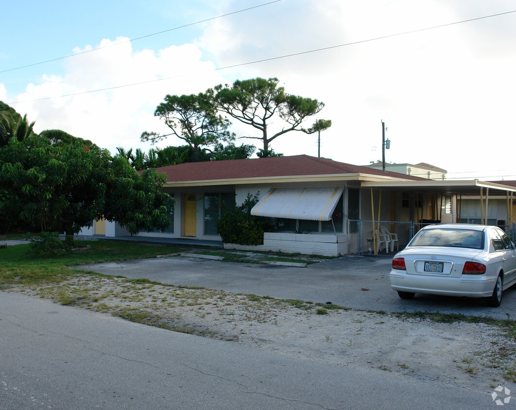 Primary Photo - 1106 NE 11th Ave