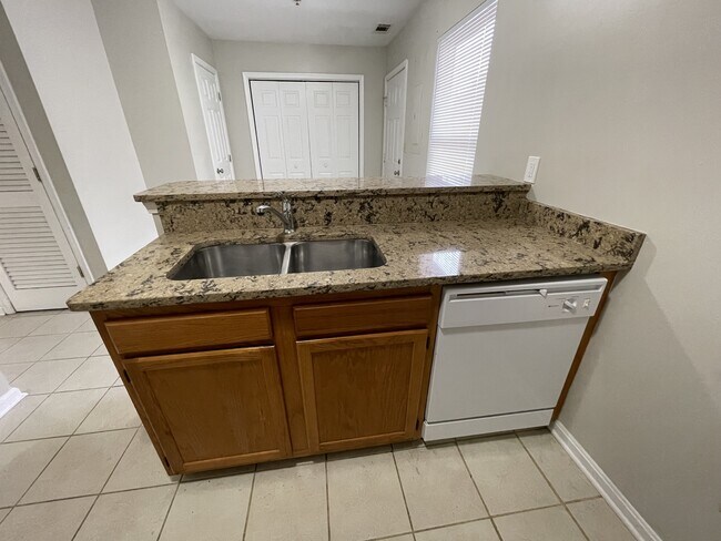 Foto del edificio - 1500 Iris Dr