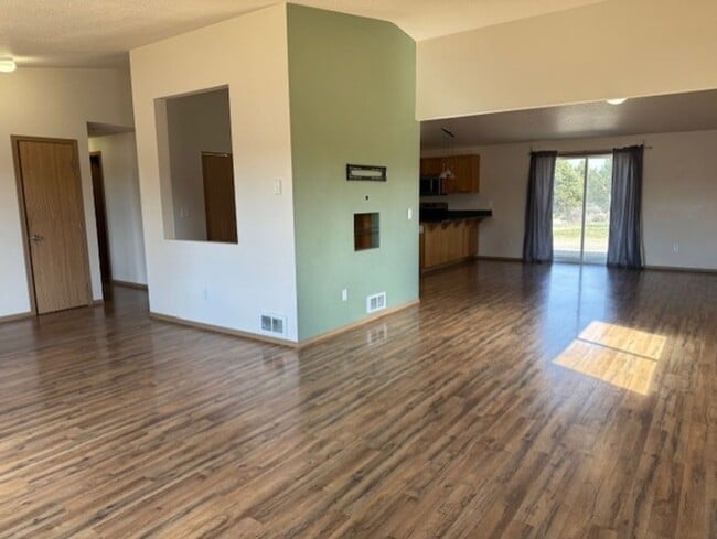 Building Photo - Amazing sunsets just minutes from Bend/Sisters