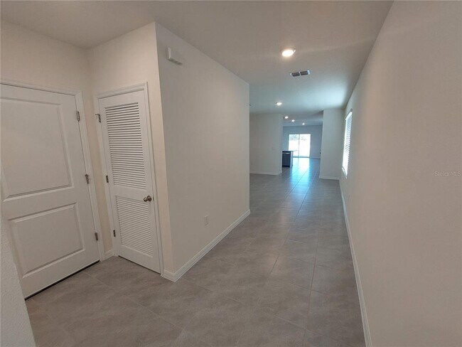 Building Photo - 35735 Sunflower Hl Dr