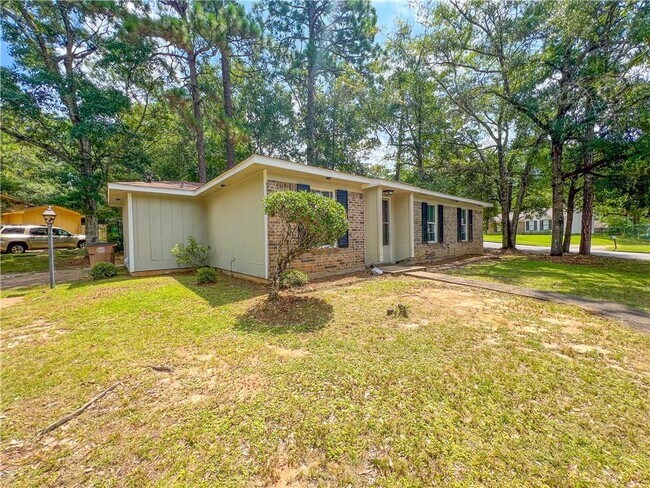 Building Photo - 1600 Pine Hill Ct
