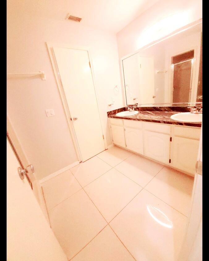 Foto principal - 2401 S Jackson Rd