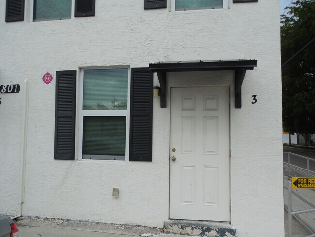 Building Photo - 801 Dobbins St