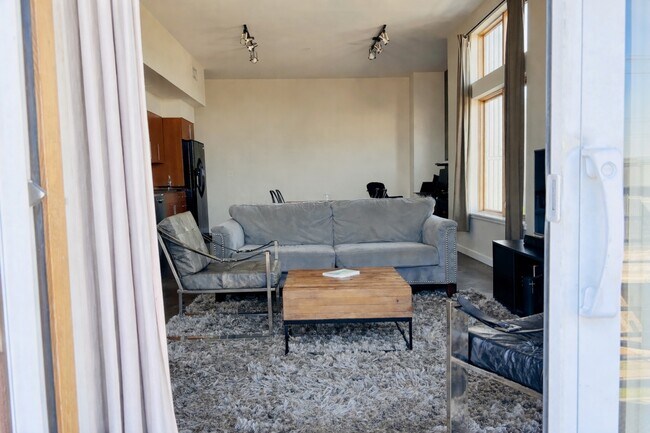 Foto del edificio - 2124 E 6th St