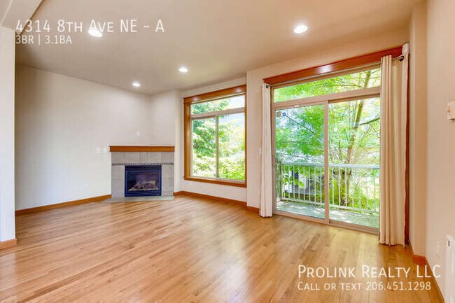 Building Photo - 4314 8th Ave NE