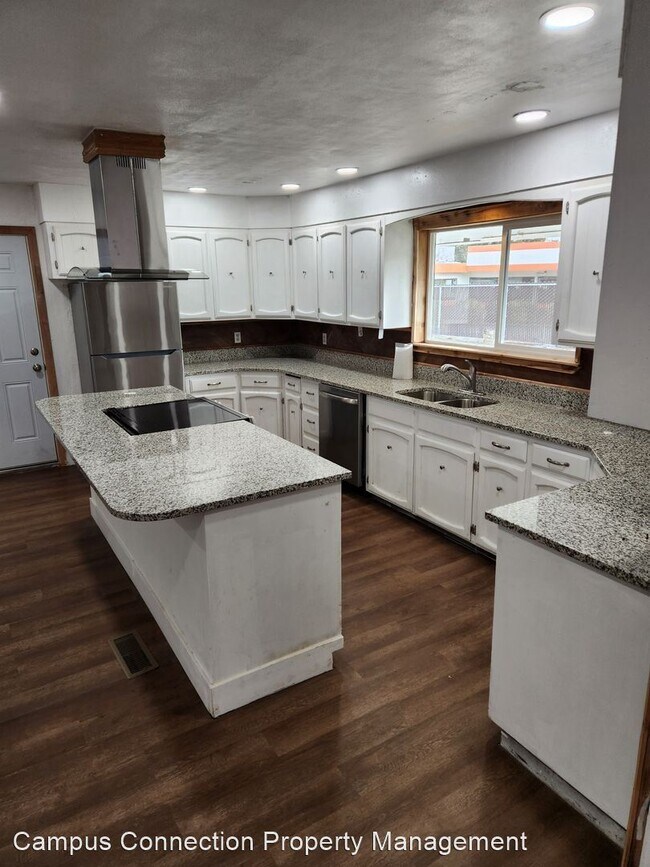 Building Photo - 4 br, 2 bath House - 1243 W Washington St