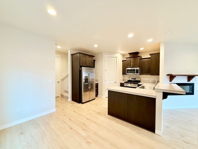 Building Photo - Gorgeous Newer 3 Bedroom 2.5 Bathroom Home **$500 Move in special-Prairie High School