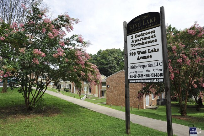Foto del edificio - King Lake Townhomes