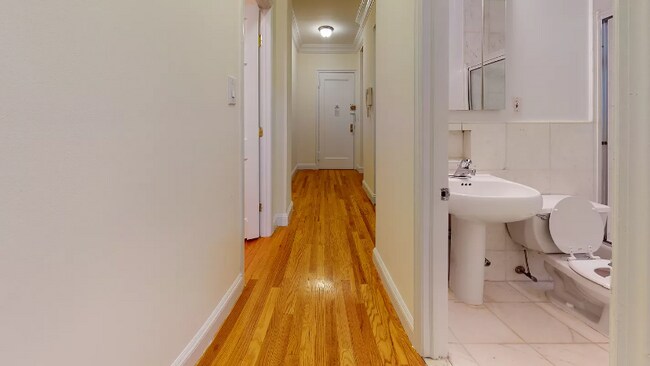 Building Photo - 442 E 78th St